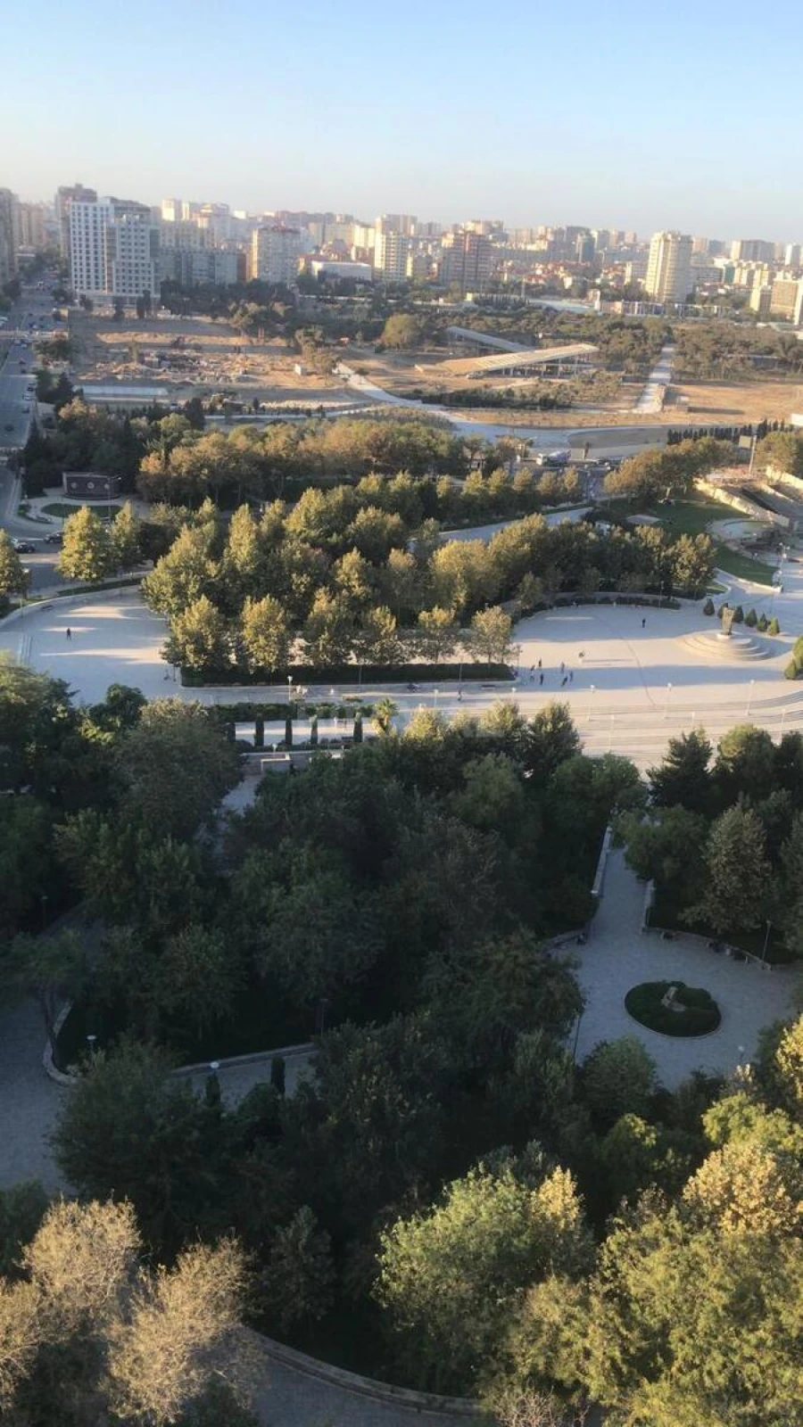 Satılır 4 otaqlı mənzil 200 m²