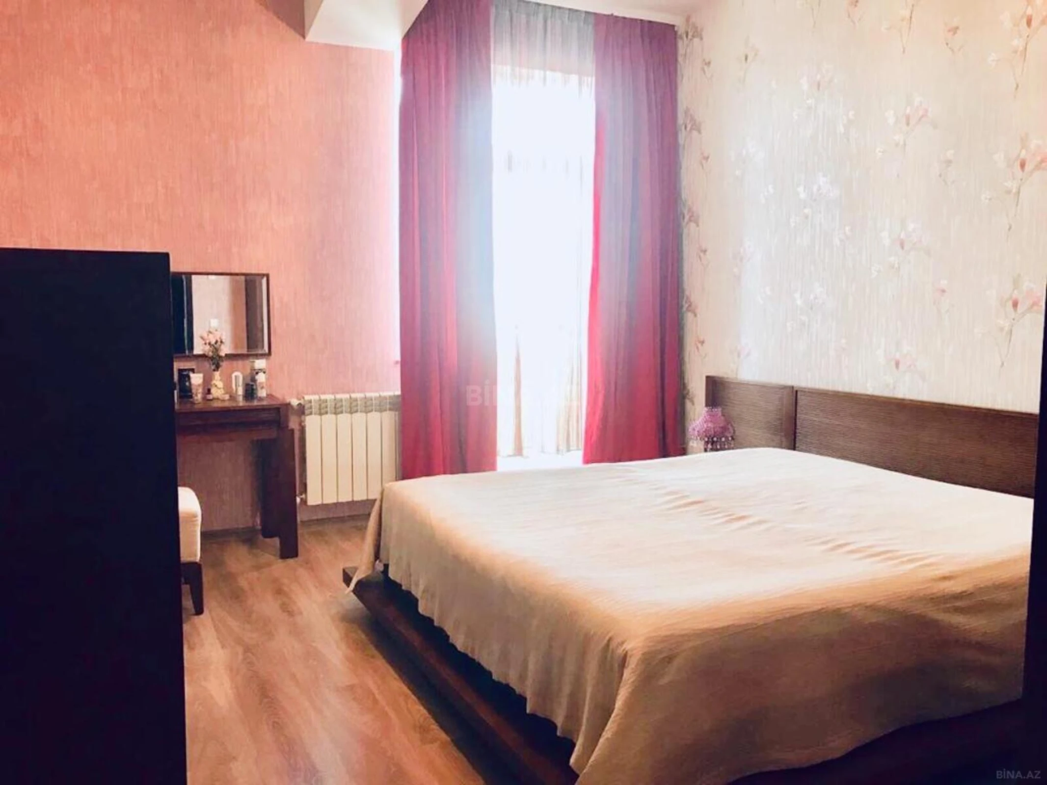 Satılır 4 otaqlı mənzil 200 m²