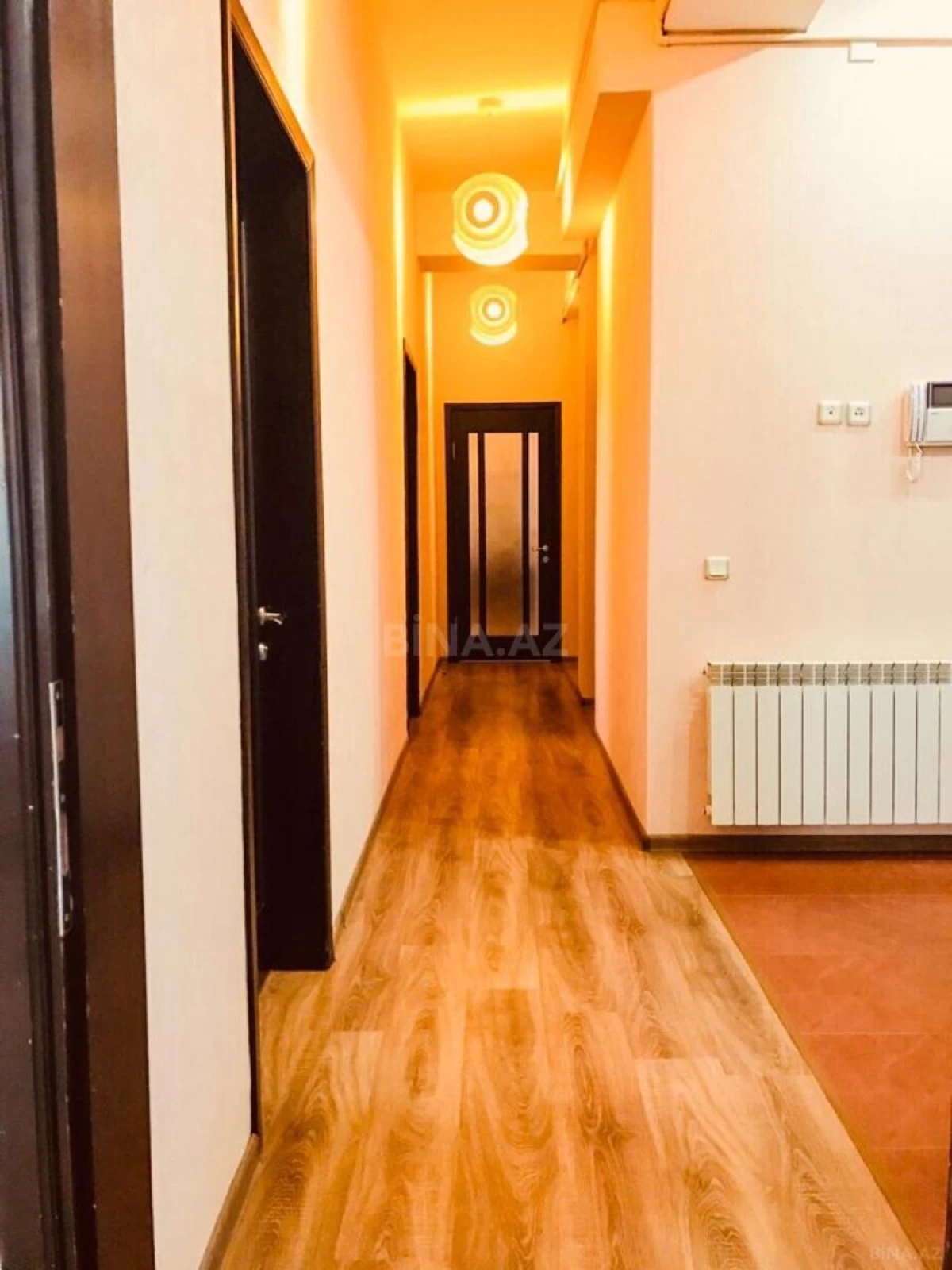 Satılır 4 otaqlı mənzil 200 m²