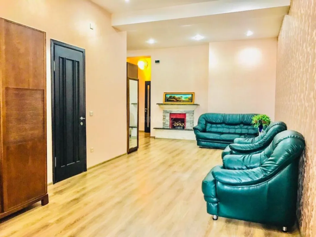 Satılır 4 otaqlı mənzil 200 m²