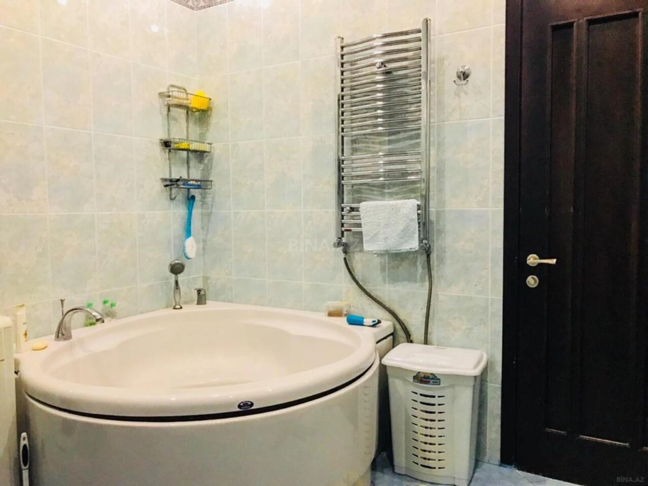 Satılır 4 otaqlı mənzil 200 m²