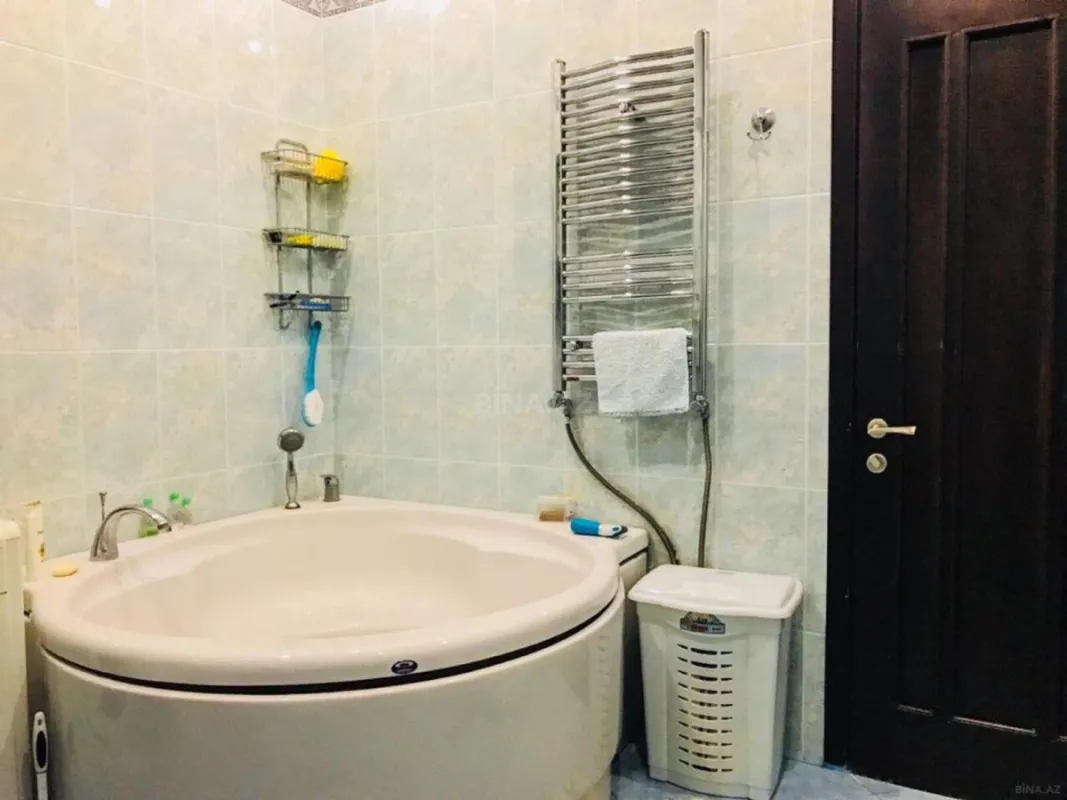 Satılır 4 otaqlı mənzil 200 m²