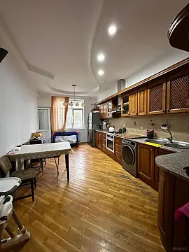 Satılır 3 otaqlı mənzil 130 m²