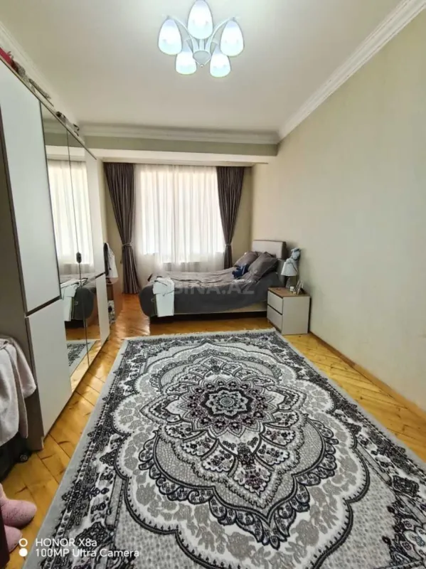 Satılır 3 otaqlı mənzil 126 m²