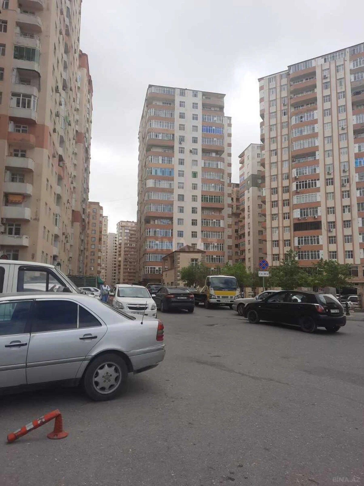 Satılır 3 otaqlı mənzil 126 m²