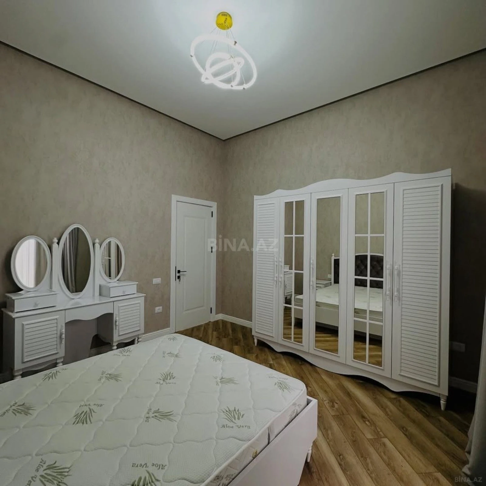 Kirayə verilir 4 otaqlı həyət evi 250 m²
