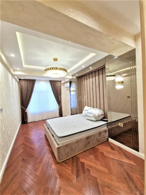 Kirayə verilir 3 otaqlı mənzil 140 m²