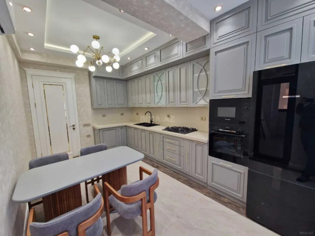 Kirayə verilir 3 otaqlı mənzil 140 m²