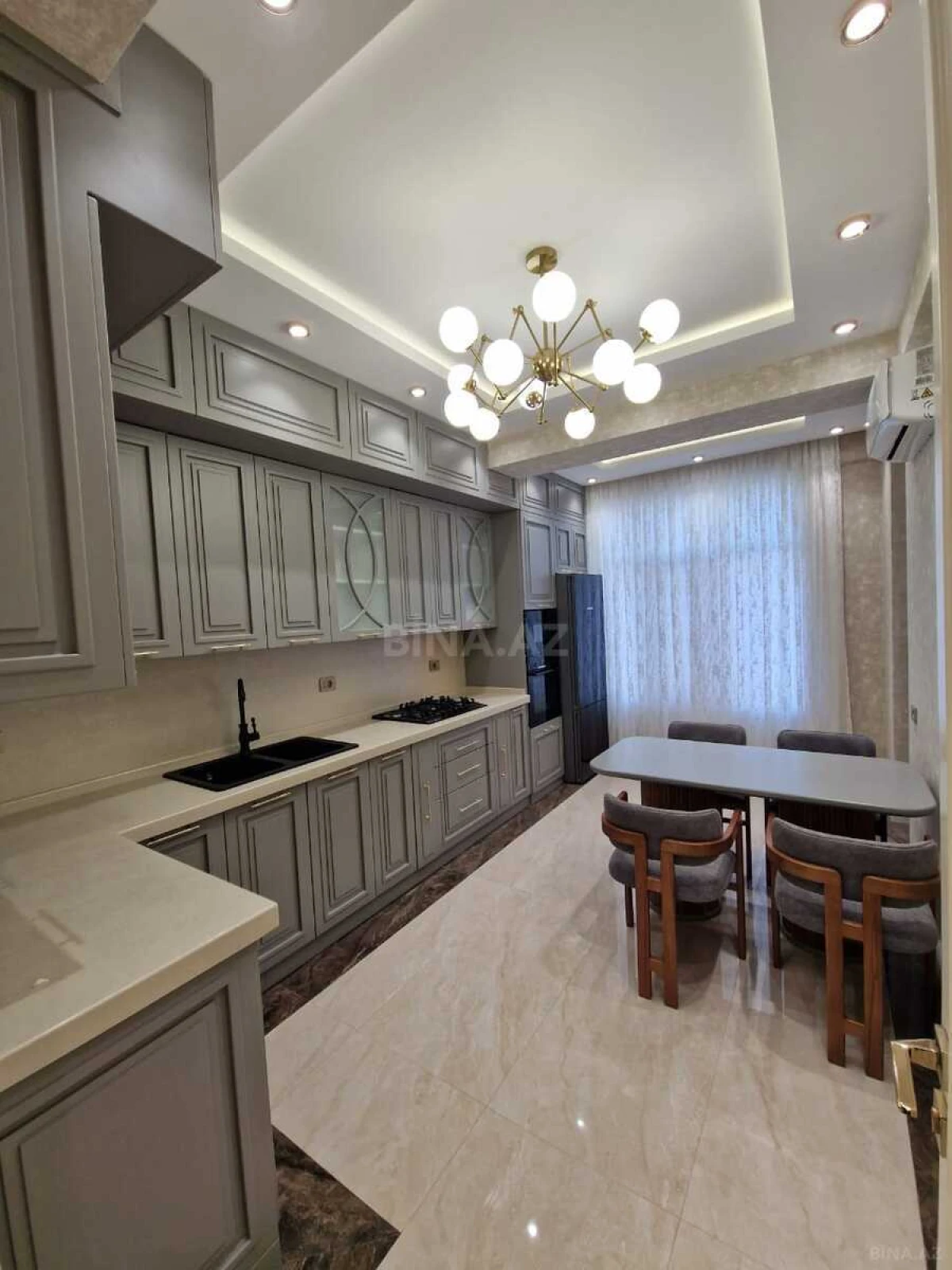 Kirayə verilir 3 otaqlı mənzil 140 m²