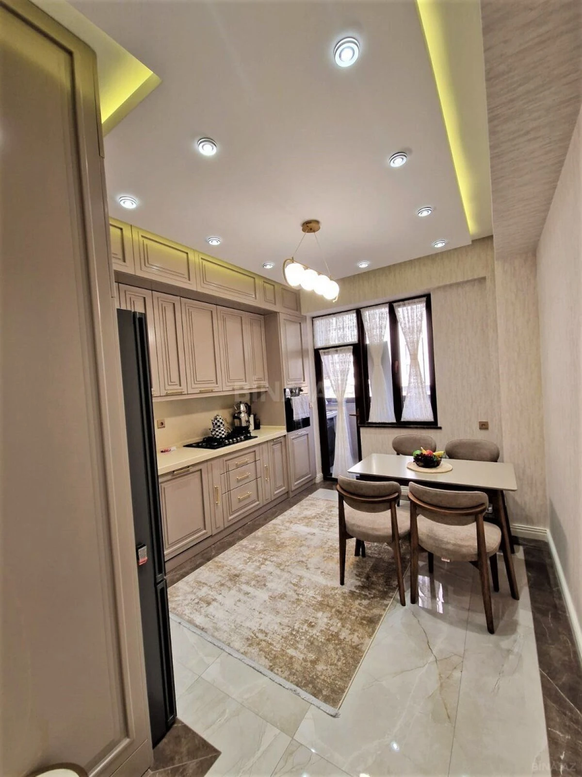 Kirayə verilir 3 otaqlı mənzil 160 m²