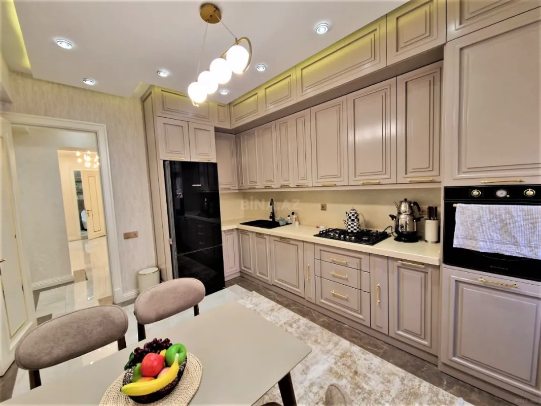 Kirayə verilir 3 otaqlı mənzil 160 m²