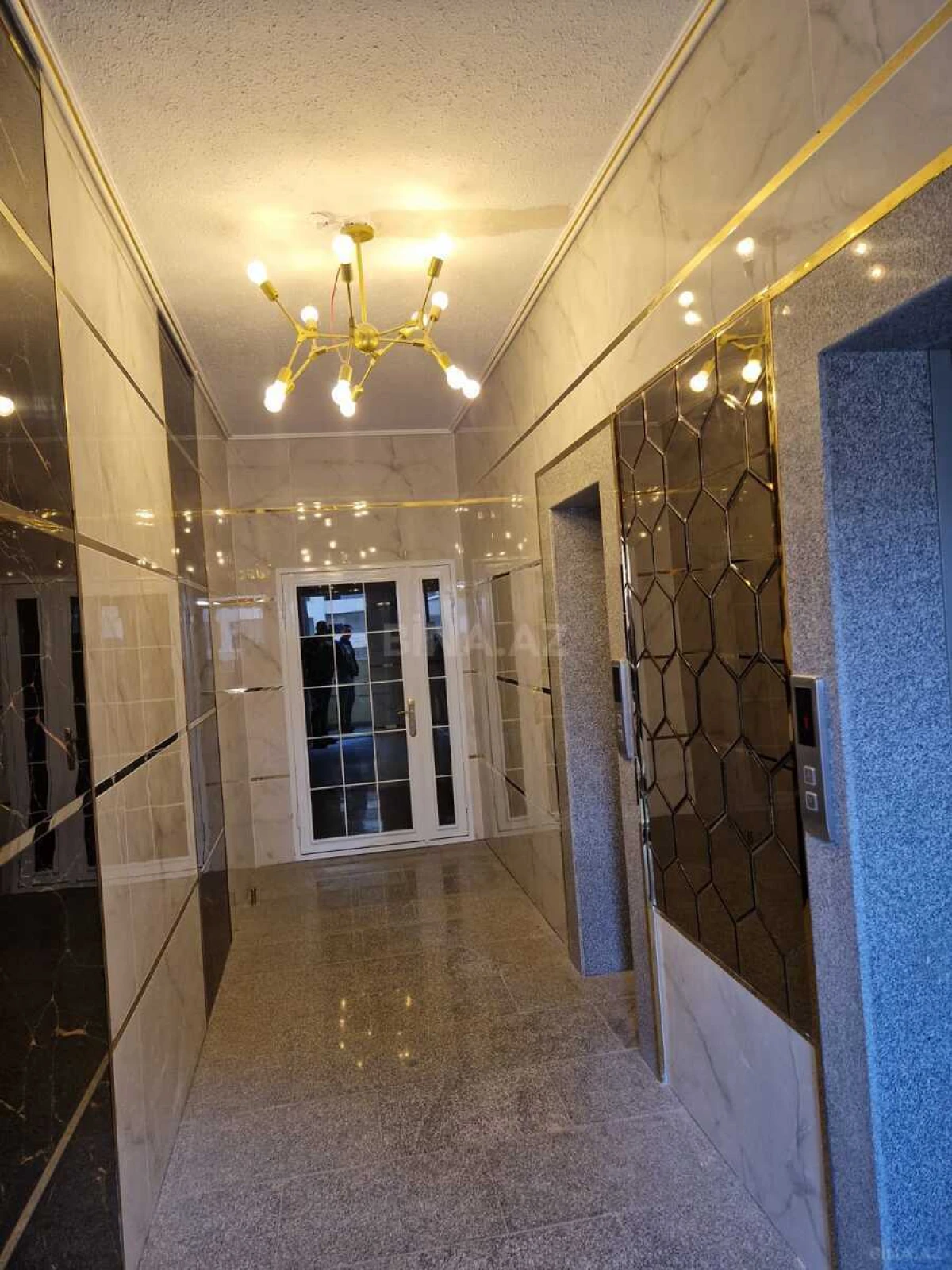Kirayə verilir 3 otaqlı mənzil 160 m²