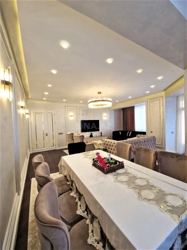 Kirayə verilir 3 otaqlı mənzil 160 m²