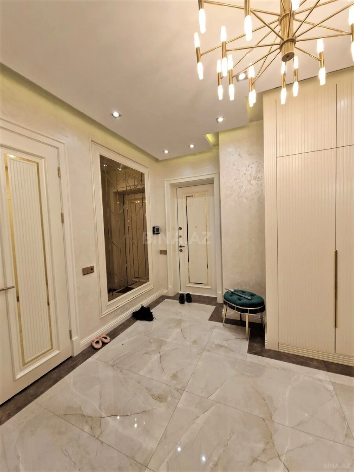 Kirayə verilir 3 otaqlı mənzil 160 m²
