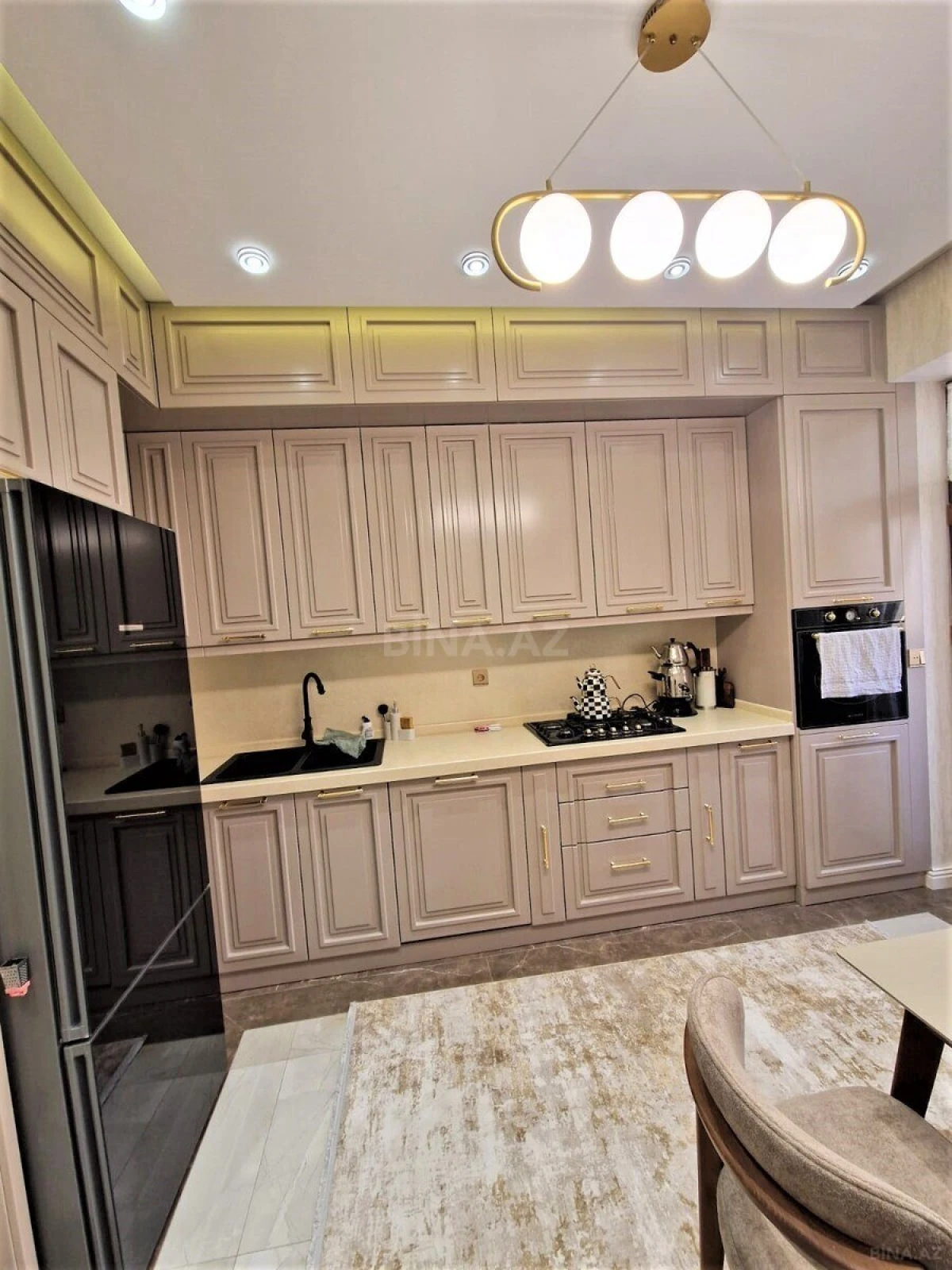 Kirayə verilir 3 otaqlı mənzil 160 m²