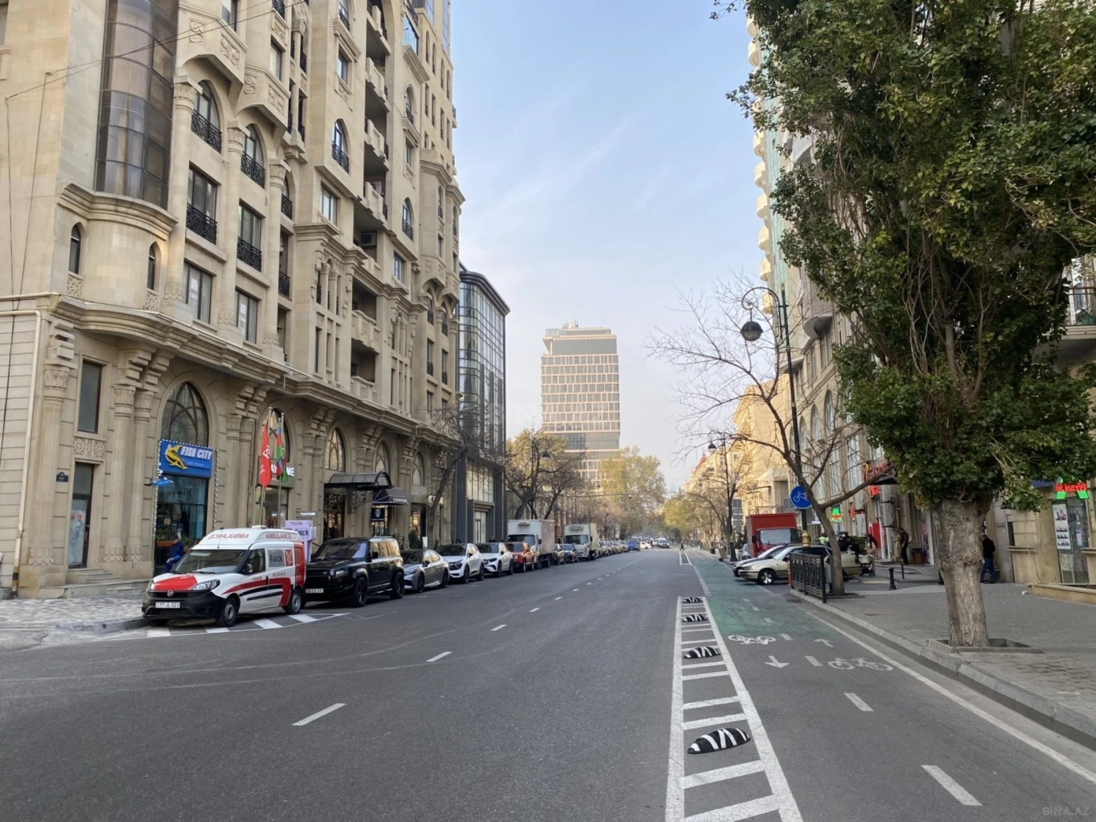 Satılır 4 otaqlı mənzil 177 m²