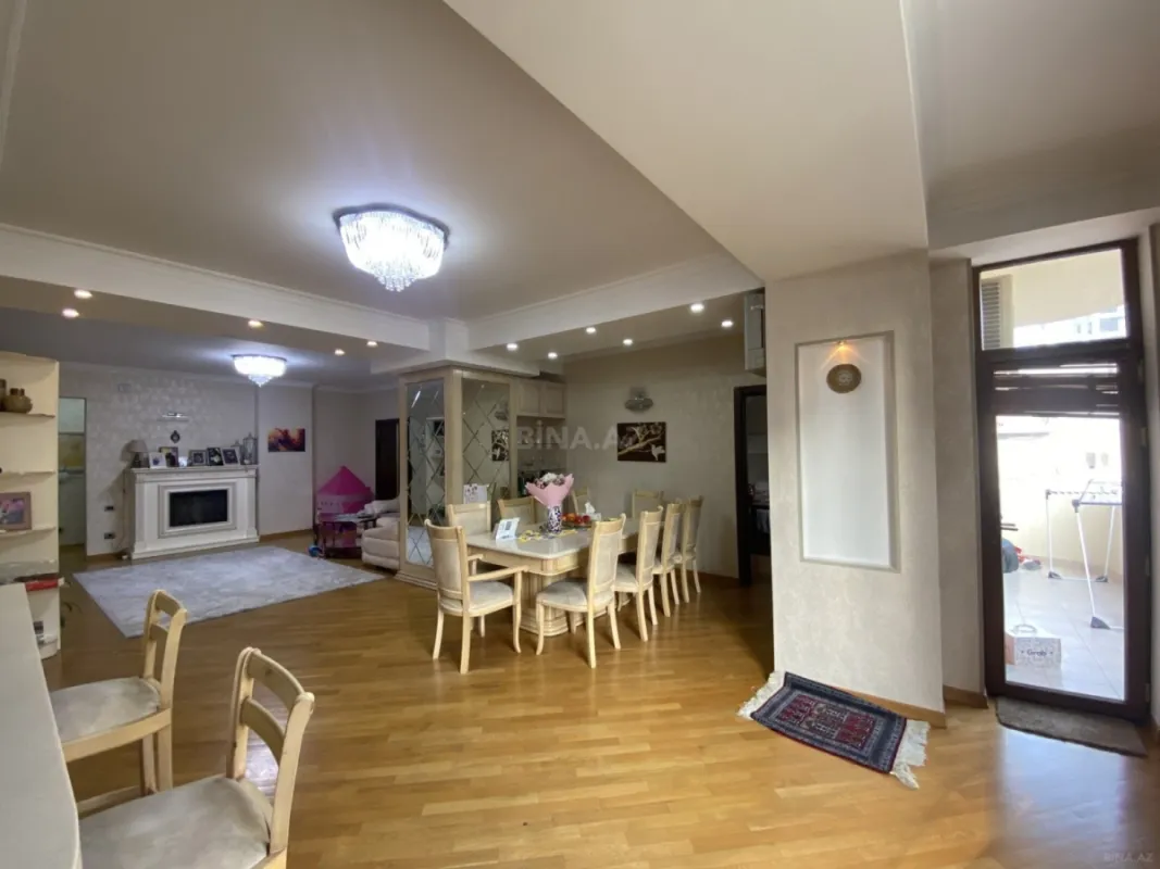 Satılır 4 otaqlı mənzil 177 m²