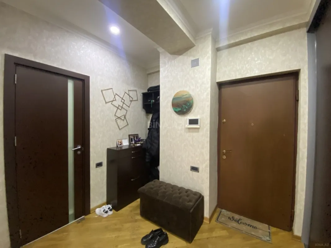 Satılır 4 otaqlı mənzil 177 m²