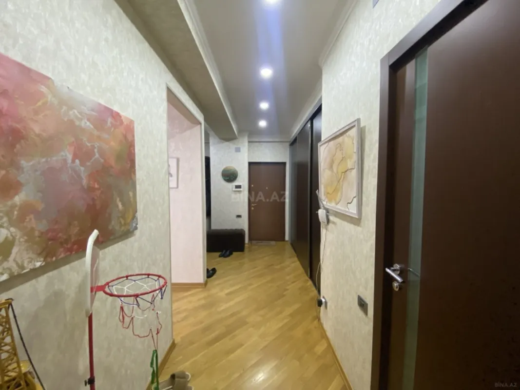 Satılır 4 otaqlı mənzil 177 m²