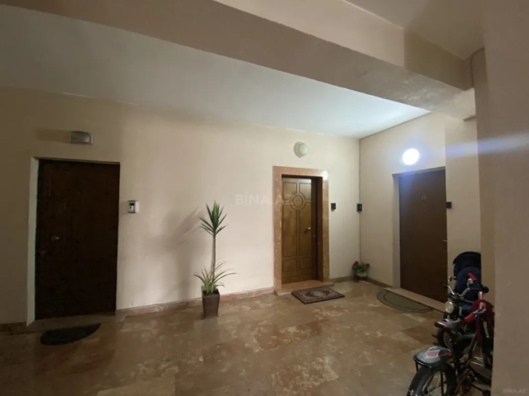 Satılır 4 otaqlı mənzil 177 m²