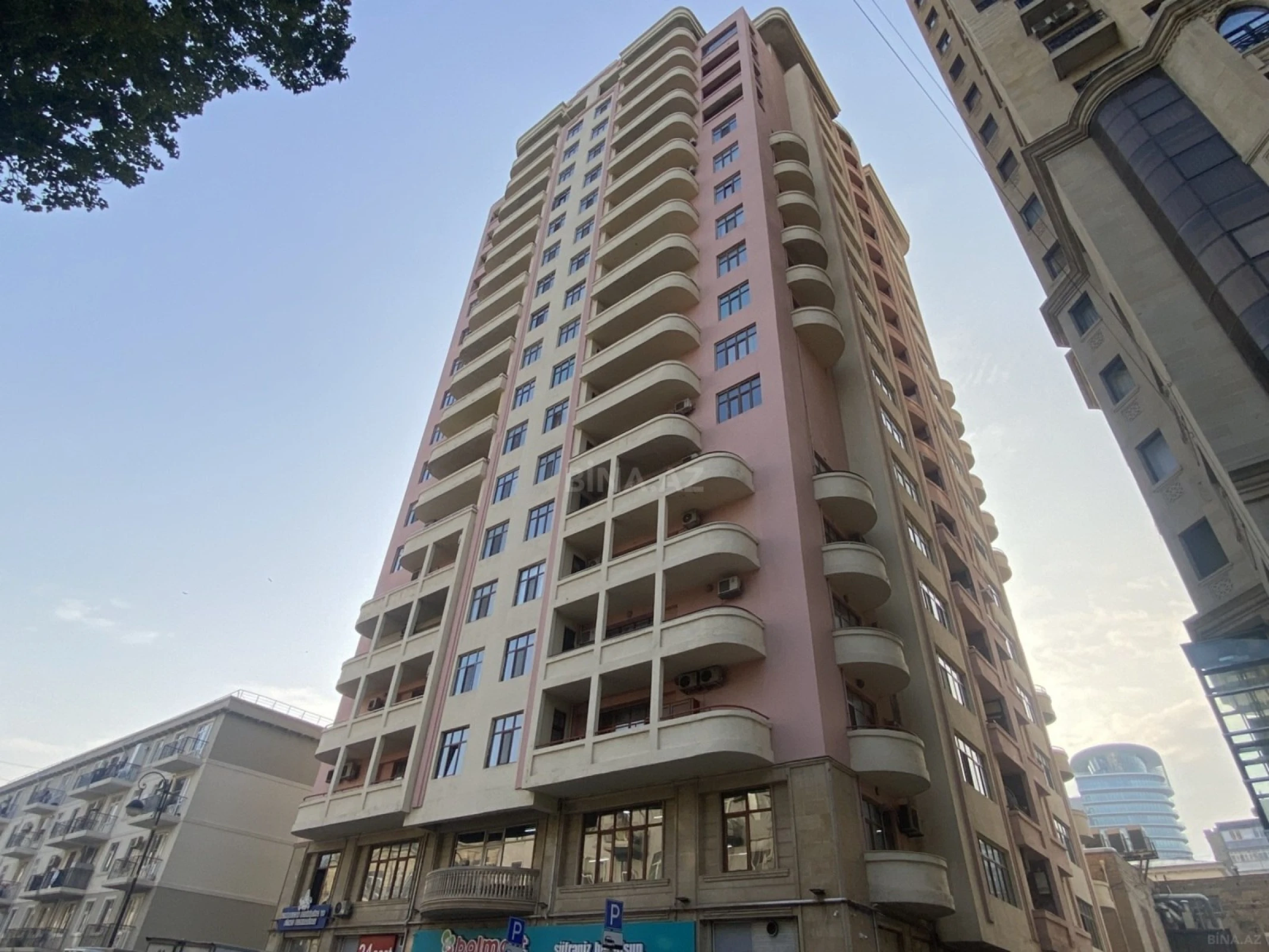 Satılır 4 otaqlı mənzil 177 m²