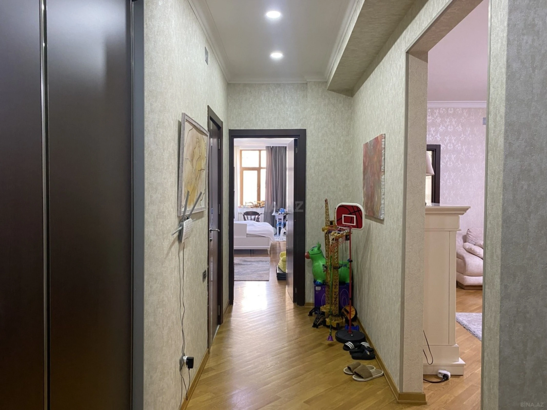 Satılır 4 otaqlı mənzil 177 m²
