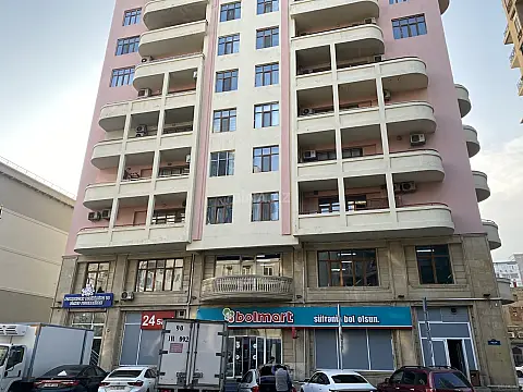 Satılır 4 otaqlı mənzil 177 m²