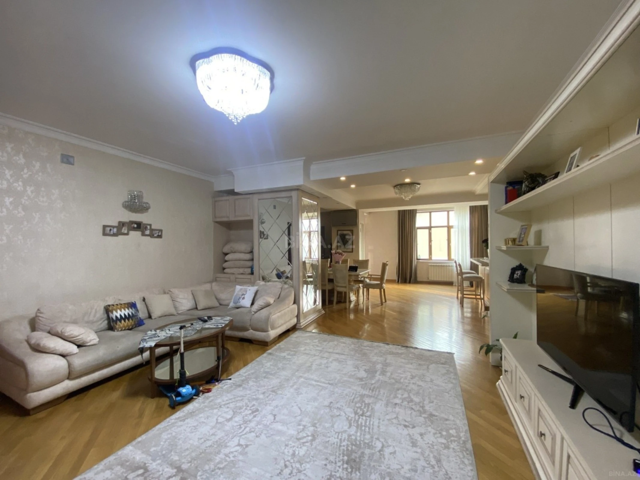 Satılır 4 otaqlı mənzil 177 m²