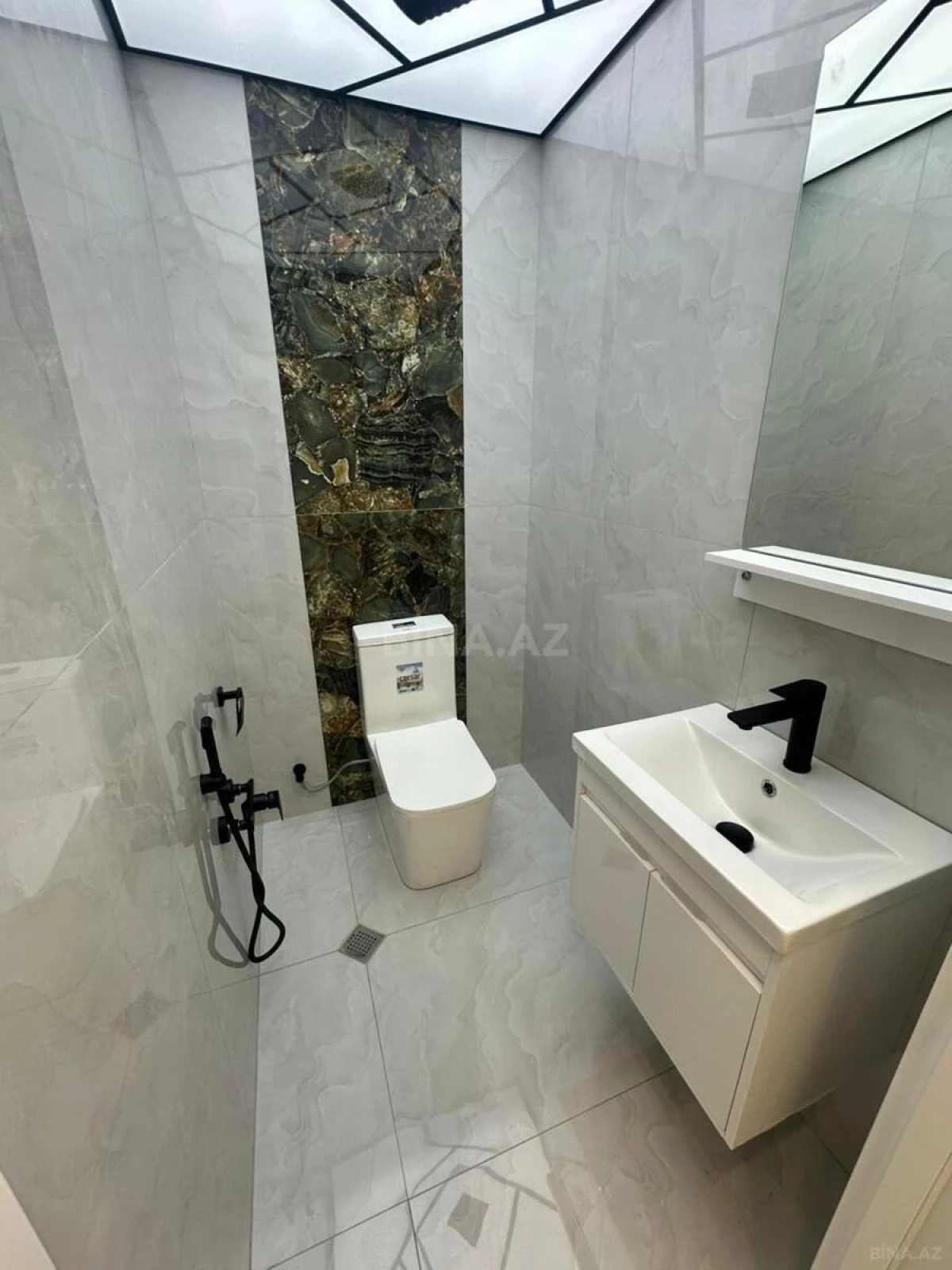 Satılır 2 otaqlı mənzil 75 m²