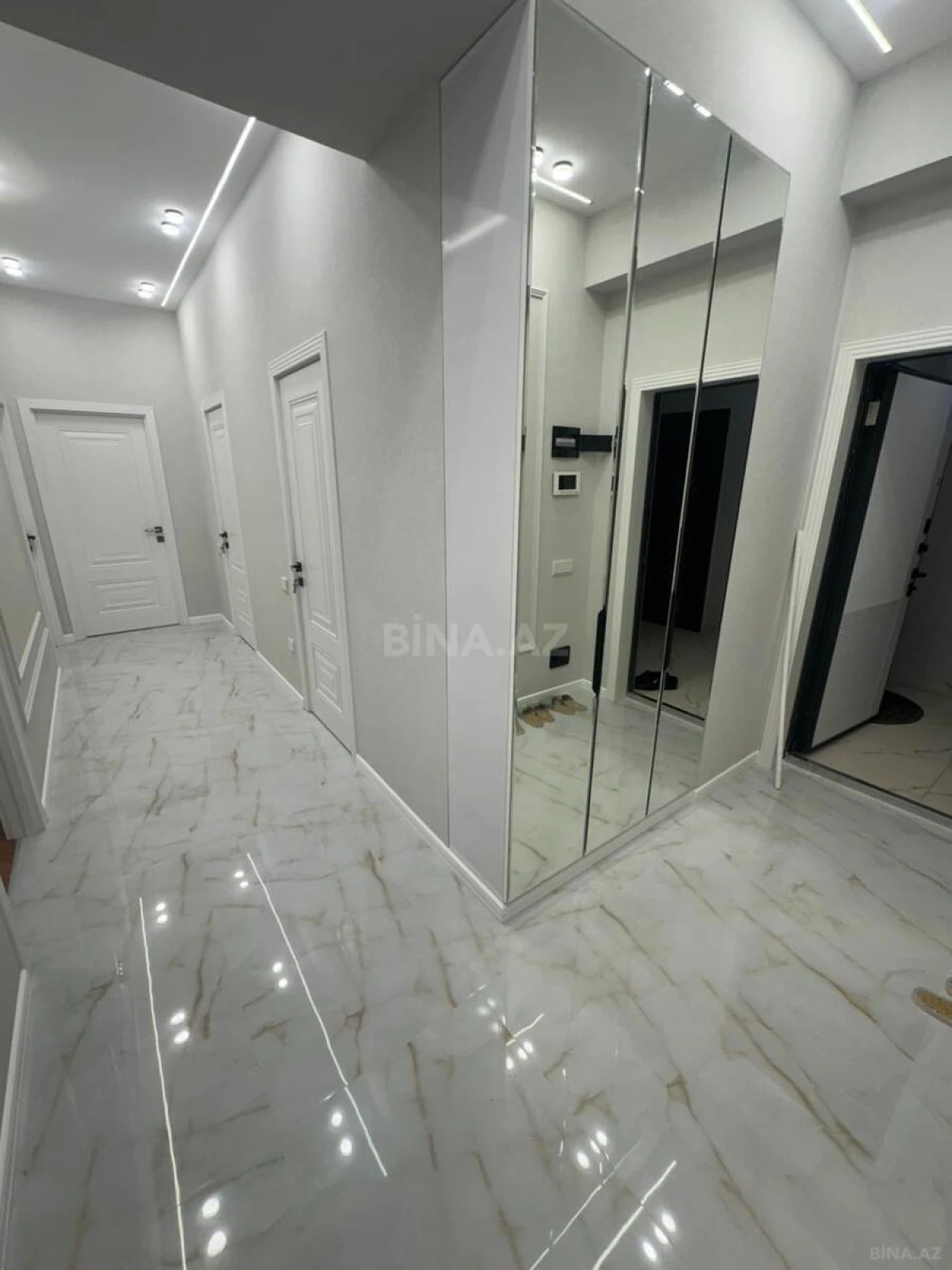 Satılır 2 otaqlı mənzil 75 m²