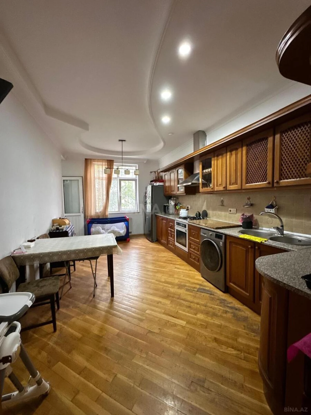 Satılır 3 otaqlı mənzil 134 m²