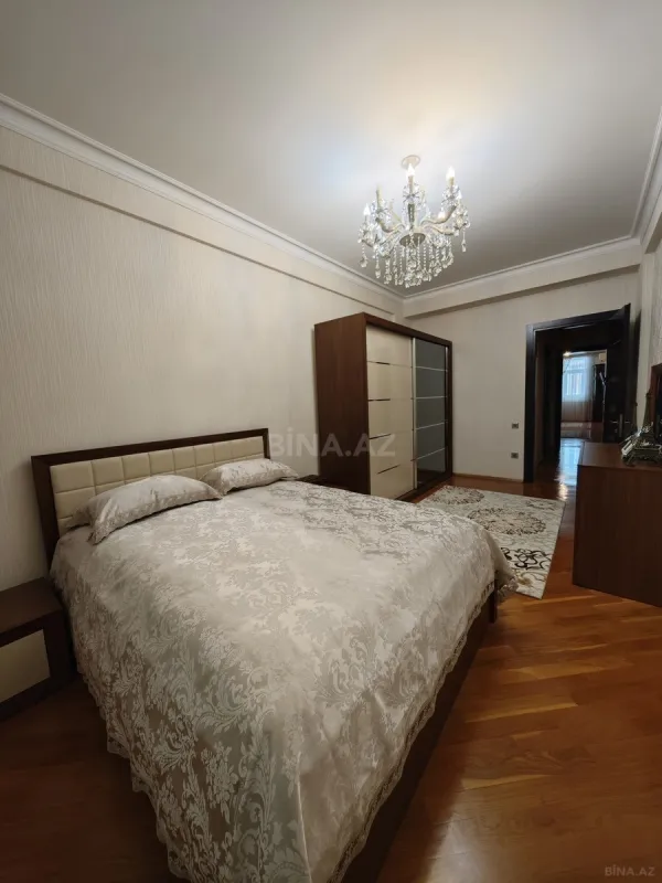 Satılır 3 otaqlı mənzil 138 m²