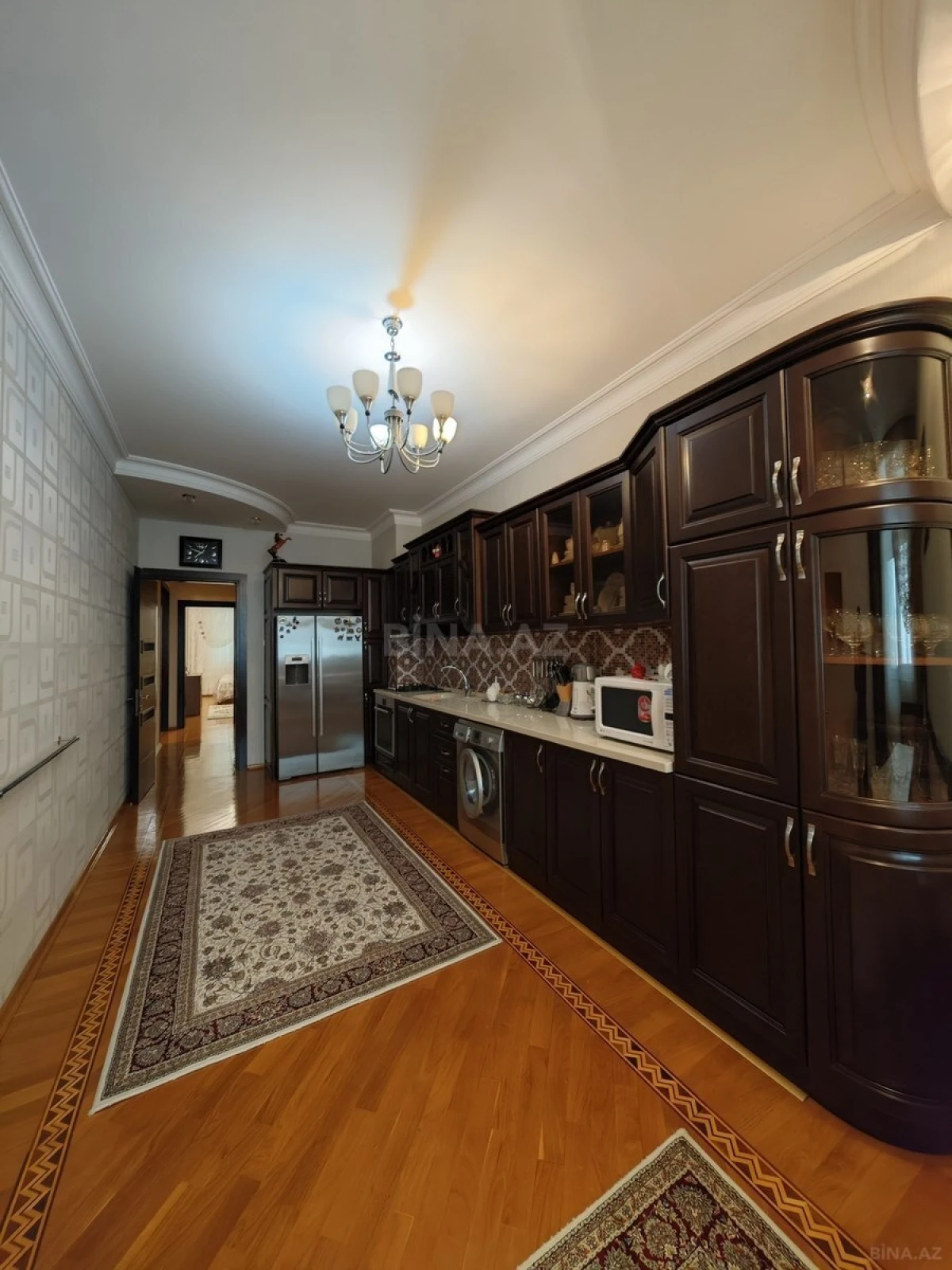 Satılır 3 otaqlı mənzil 138 m²