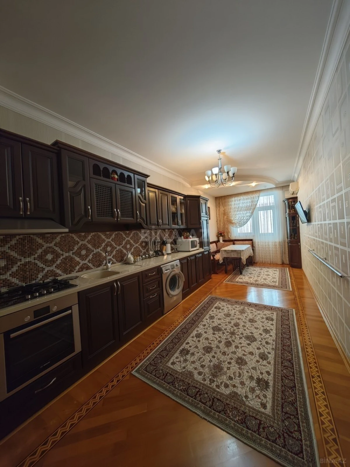Satılır 3 otaqlı mənzil 138 m²