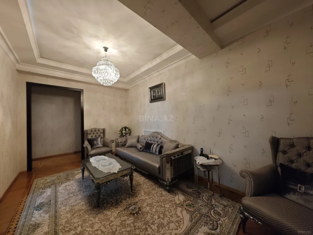 Satılır 3 otaqlı mənzil 138 m²