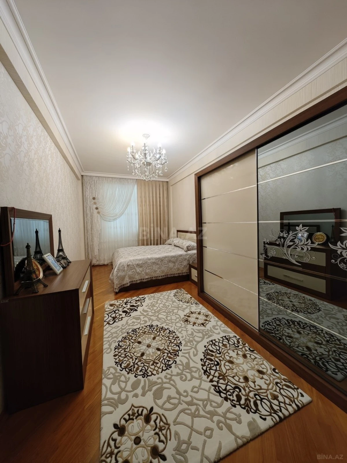 Satılır 3 otaqlı mənzil 138 m²