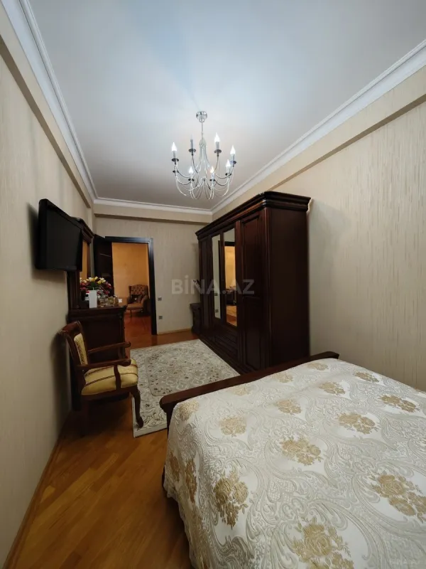 Satılır 3 otaqlı mənzil 138 m²