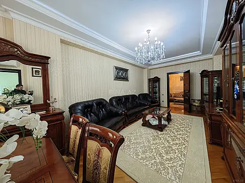 Satılır 3 otaqlı mənzil 138 m²
