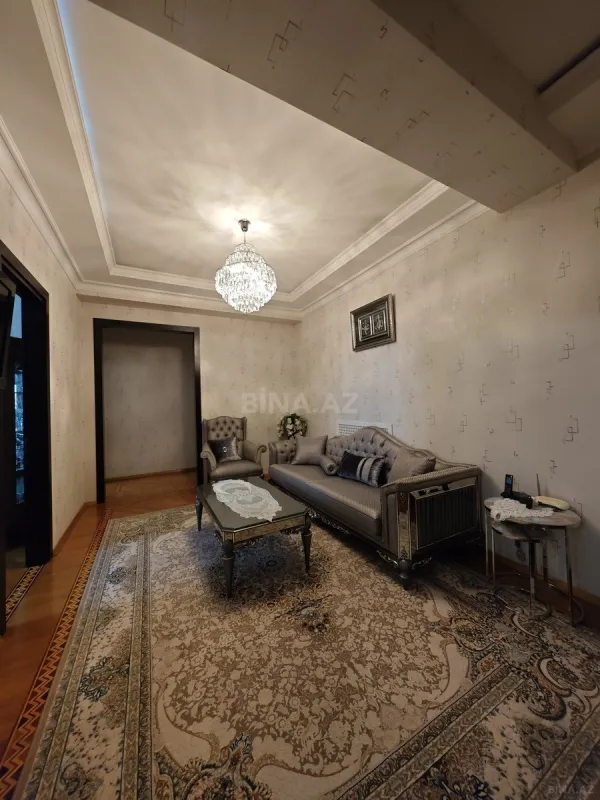 Satılır 3 otaqlı mənzil 138 m²