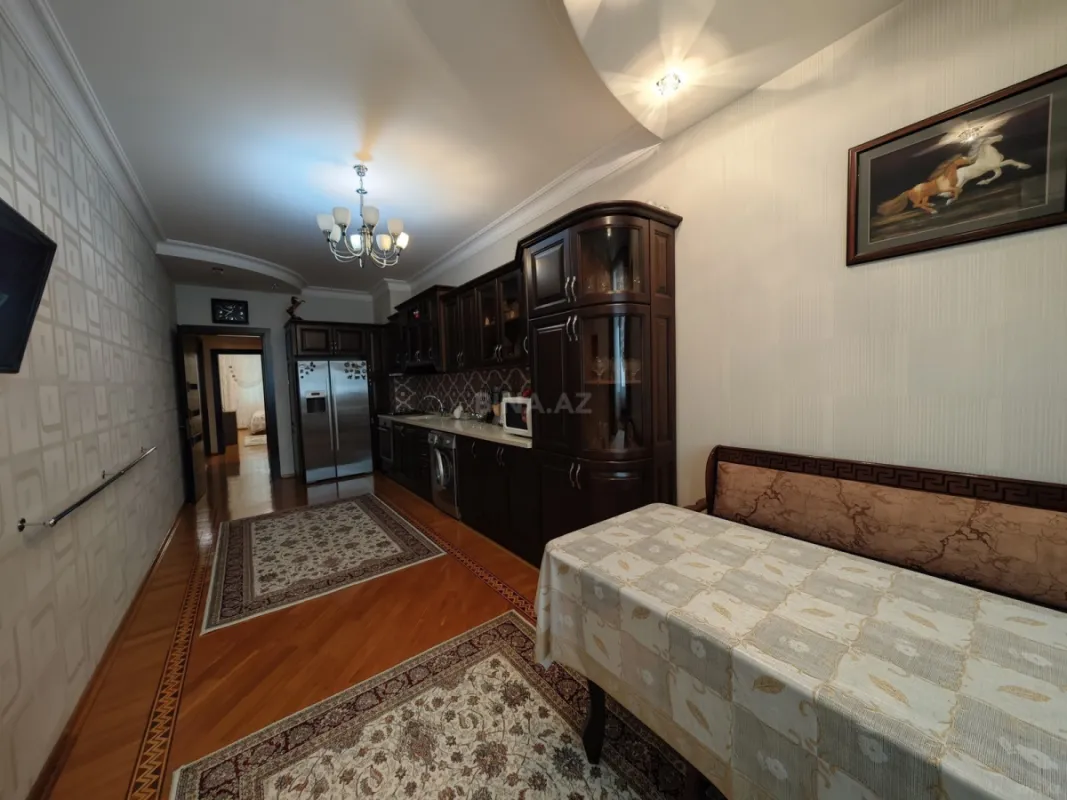 Satılır 3 otaqlı mənzil 138 m²