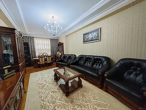 Satılır 3 otaqlı mənzil 138 m²