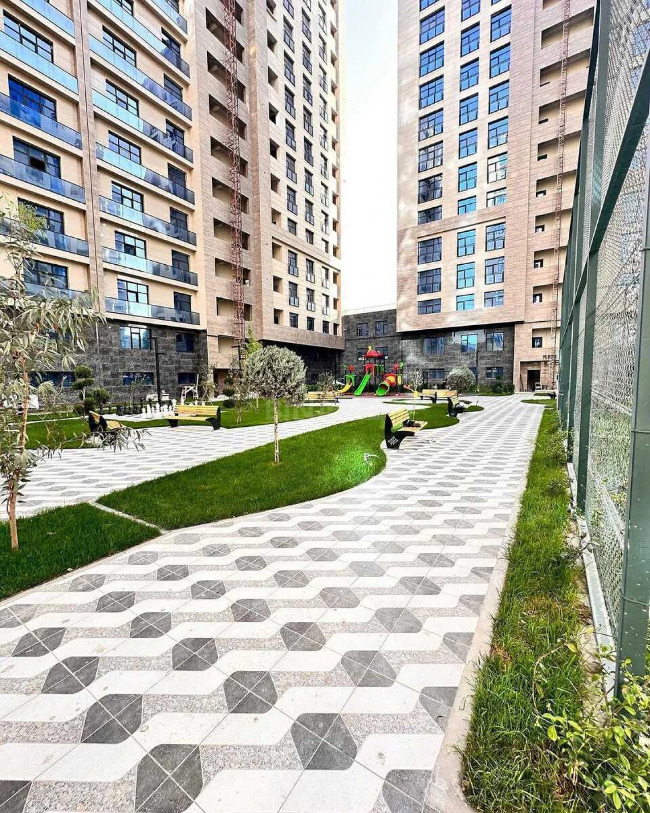 Satılır 4 otaqlı mənzil 149 m²