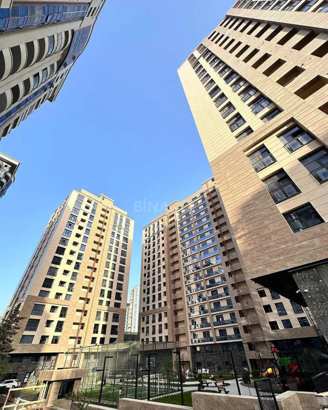 Satılır 4 otaqlı mənzil 149 m²