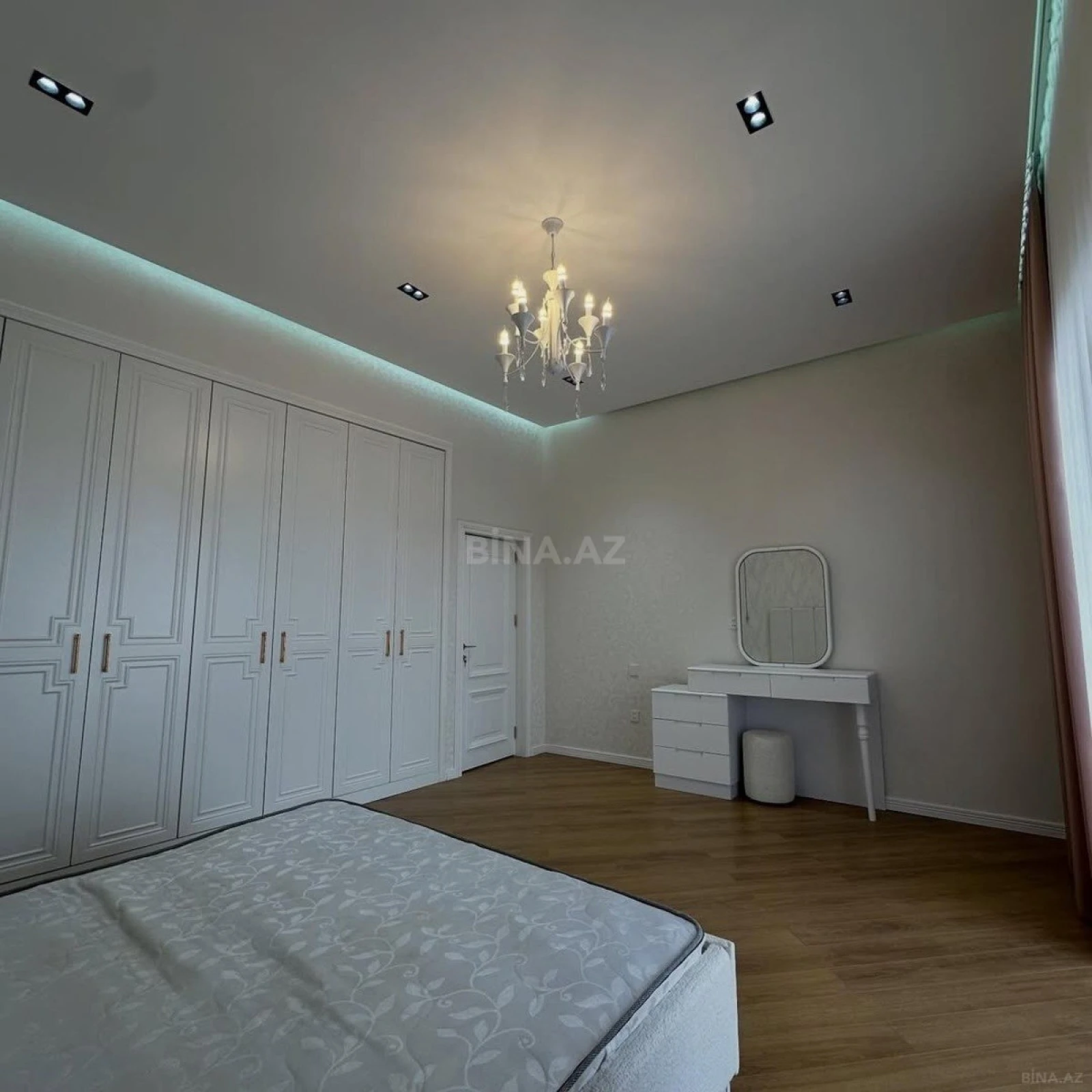 Kirayə verilir 4 otaqlı həyət evi 250 m²