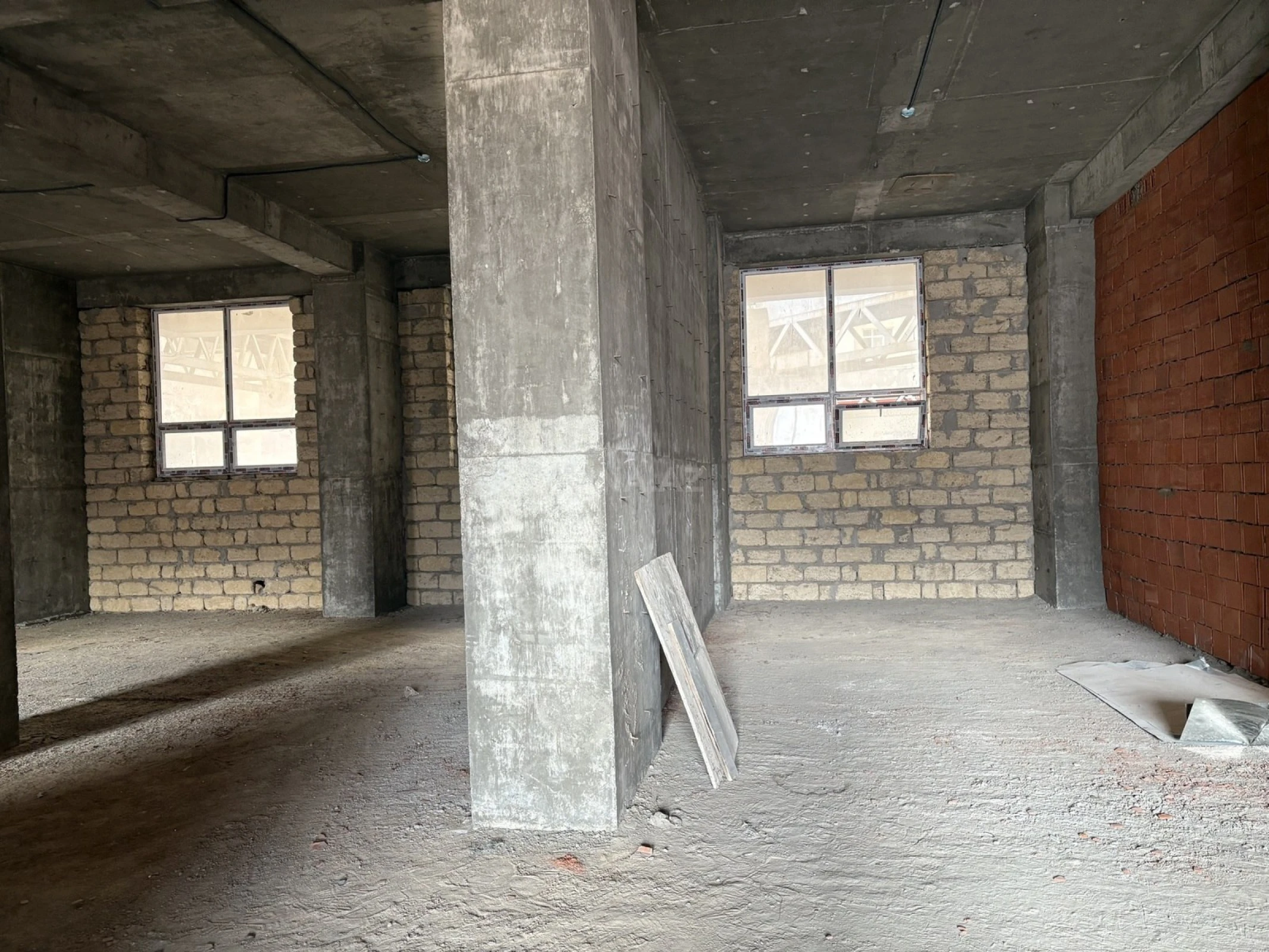 Satılır obyekt 220 m²