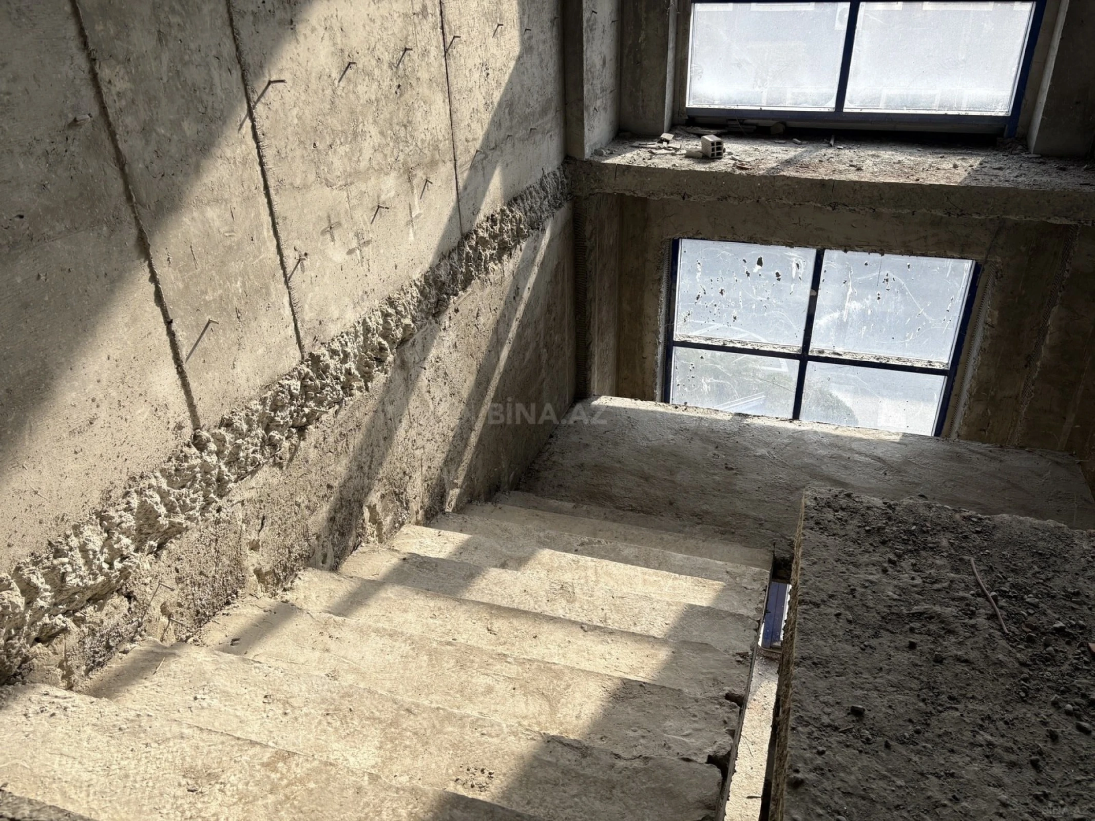 Satılır obyekt 220 m²