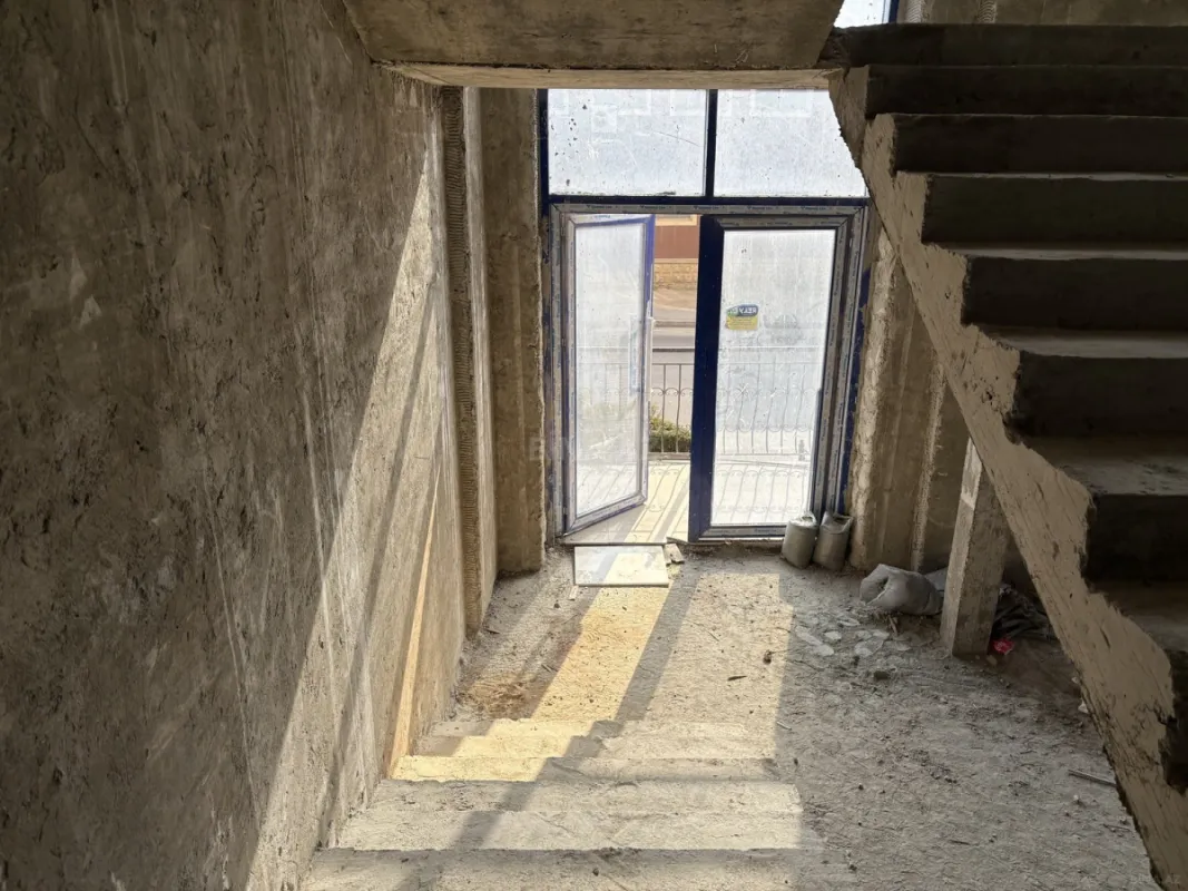 Satılır obyekt 220 m²