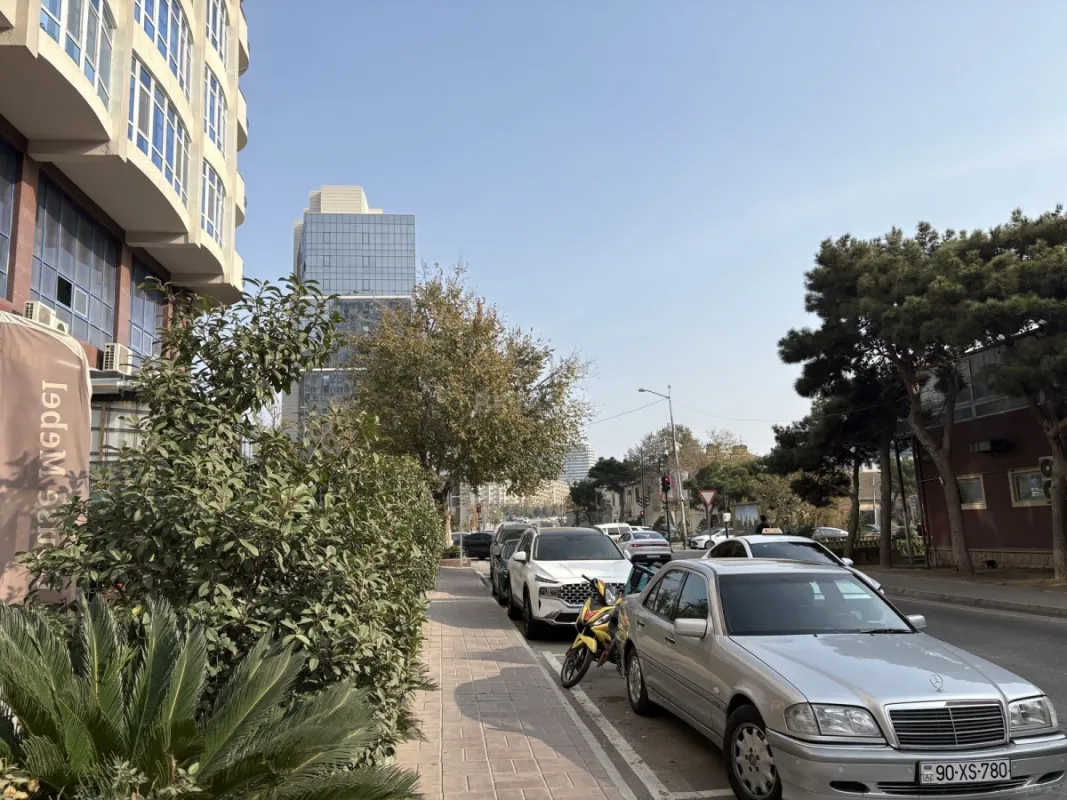 Satılır obyekt 220 m²