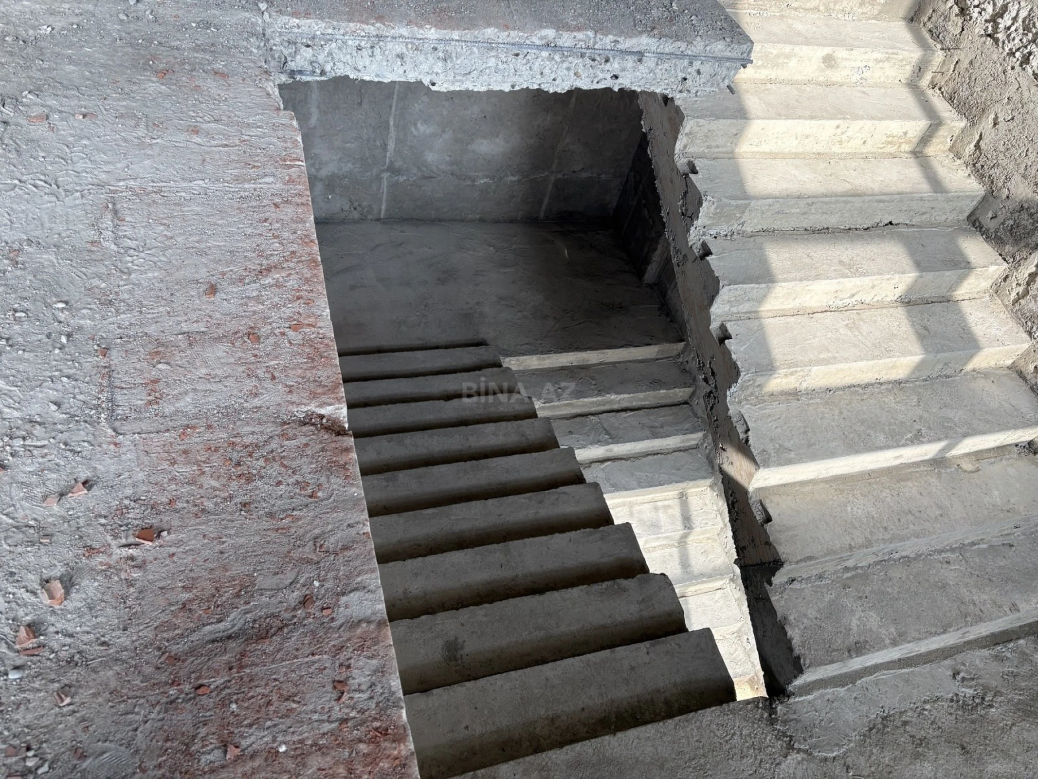 Satılır obyekt 220 m²