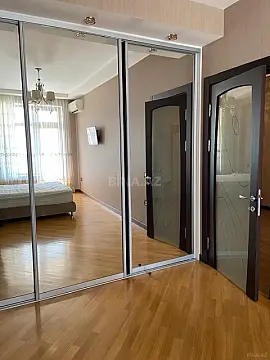 Kirayə verilir 2 otaqlı mənzil 105 m²